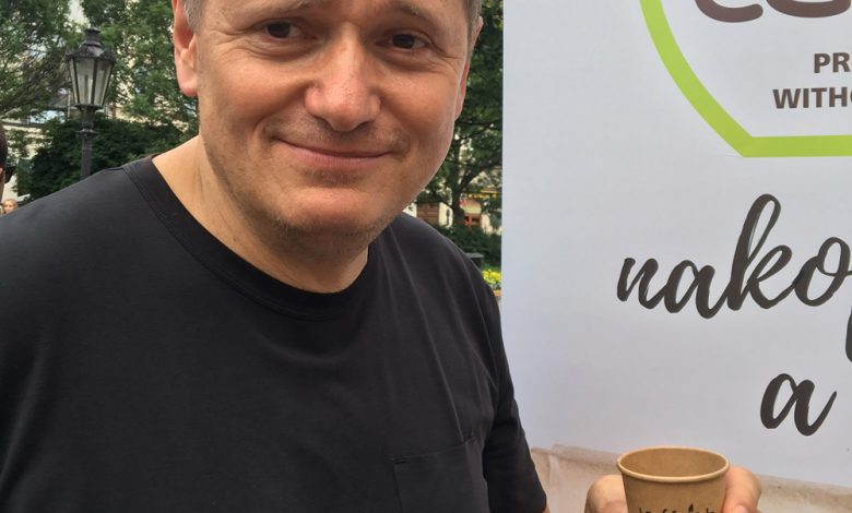 dr. Tomáš Dobránsky s bio kávou Cafézia