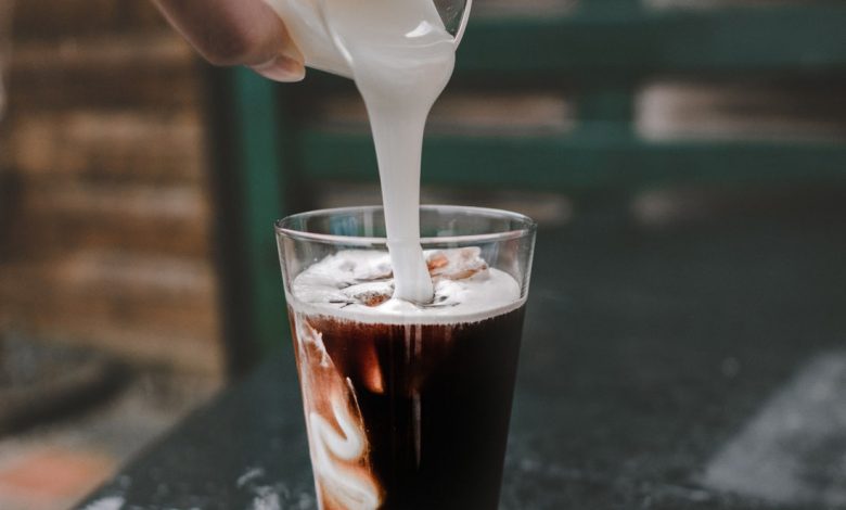 Káva s mliekom a vstrebávanie polyfenolov
