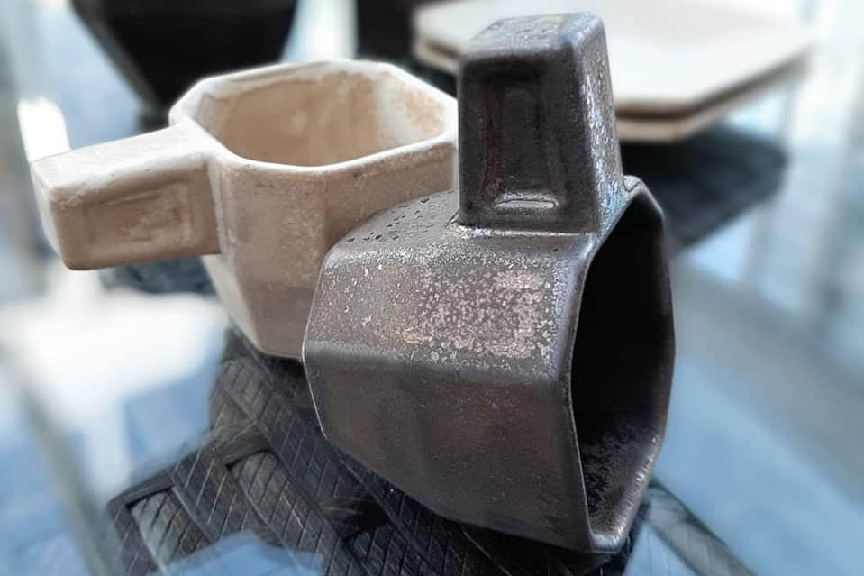 šálky na kávu, úžitková keramika