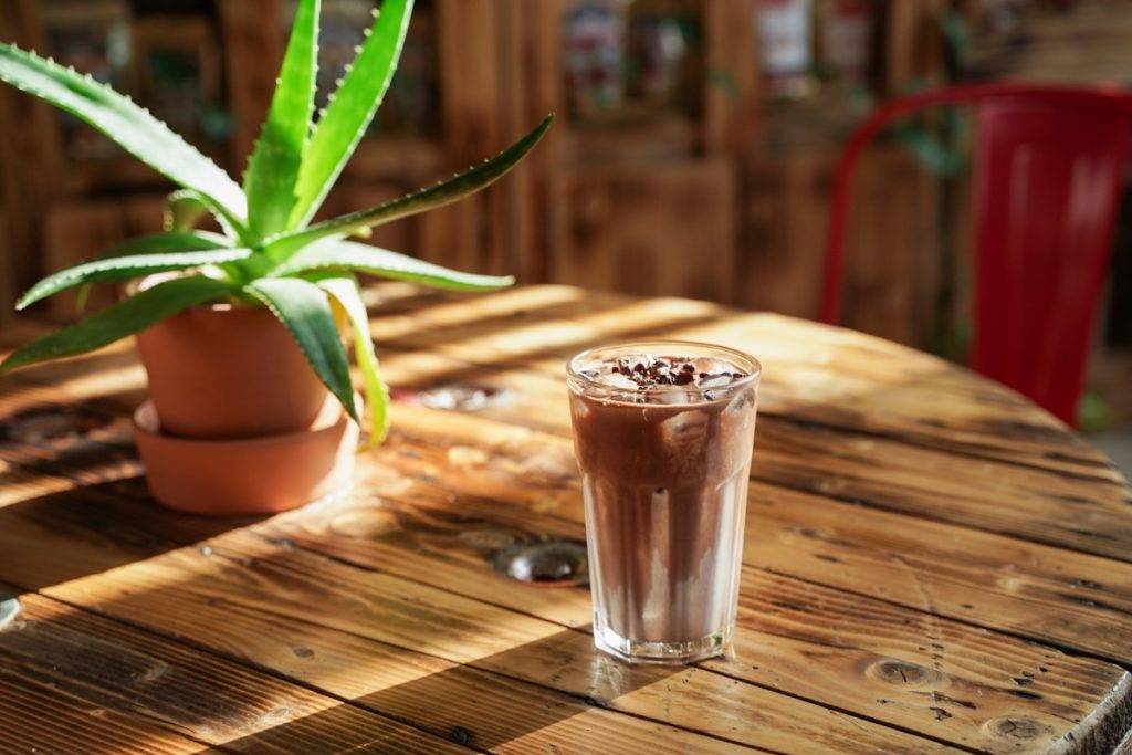 iced cacao latte kakaove latte s ladom