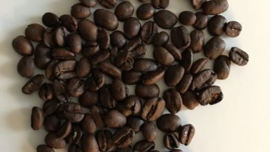 Photo of Prečo má bezkofeínová káva tmavé a olejnaté zrná?