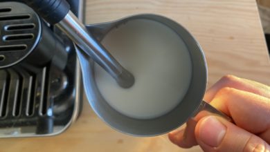 Photo of Ako správne napeniť mlieko do kávy? Tipy a triky skúseného baristu