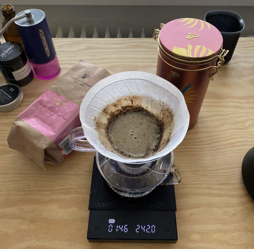raritná káva Tchibo - pretekanie filtra