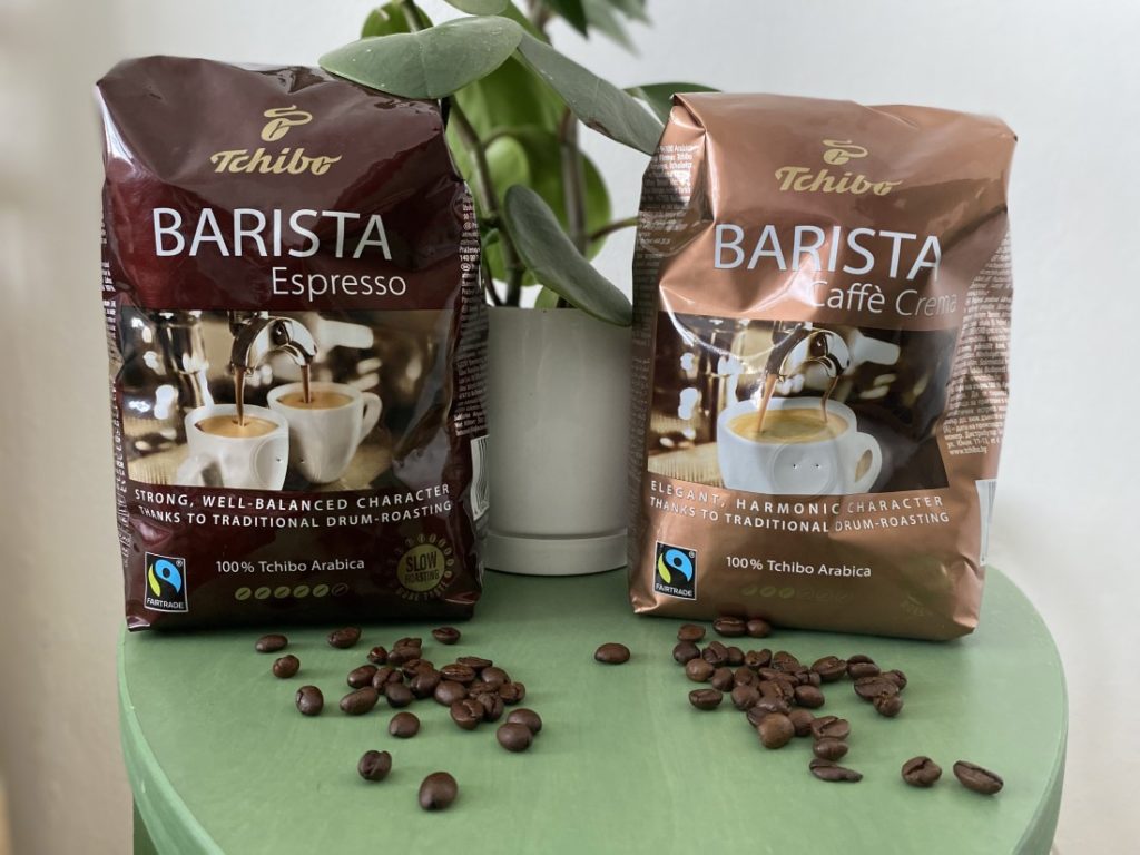 zrná Tchibo Barista Espresso a Tchibo Barista Caffé Crema