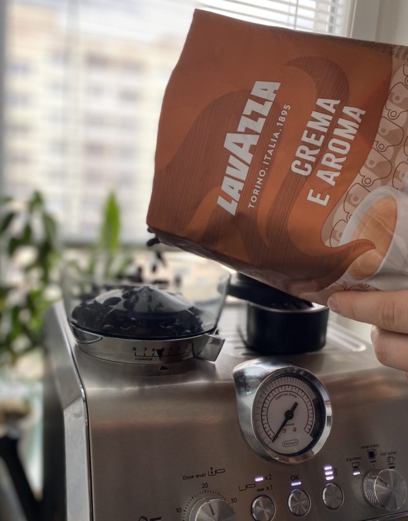 Lavazza Crema e Aroma sypaná do kávovaru DeLonghi