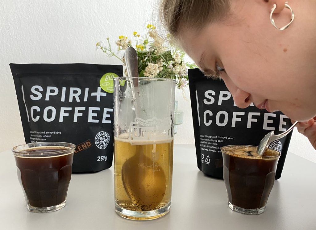 Gabriela cuppuje Spirit Coffee