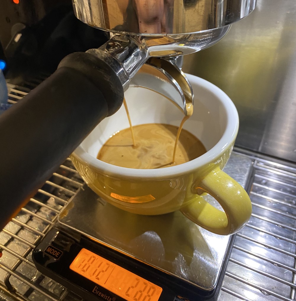 príprava espressa z výberovej kávy od Popradskej
