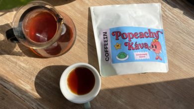 Photo of Kontroverzný blend od Coffeeinu: Je Popeachy káva naozaj “popeachy”?