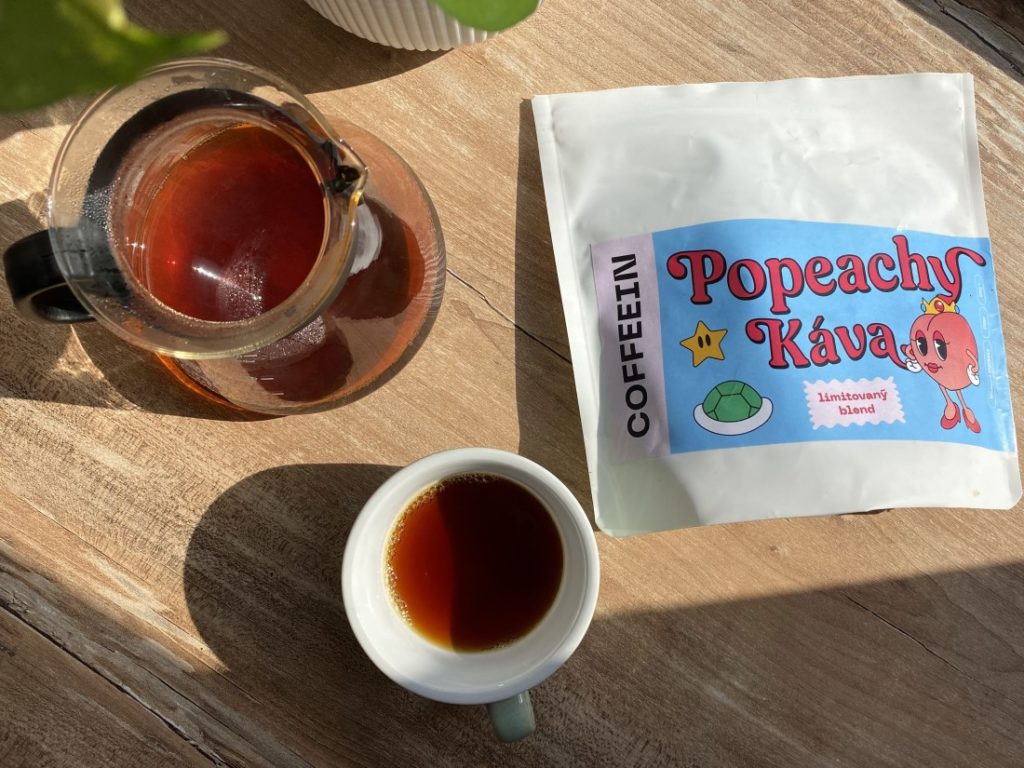 Popeachy káva - pripravená filtrovaná káva