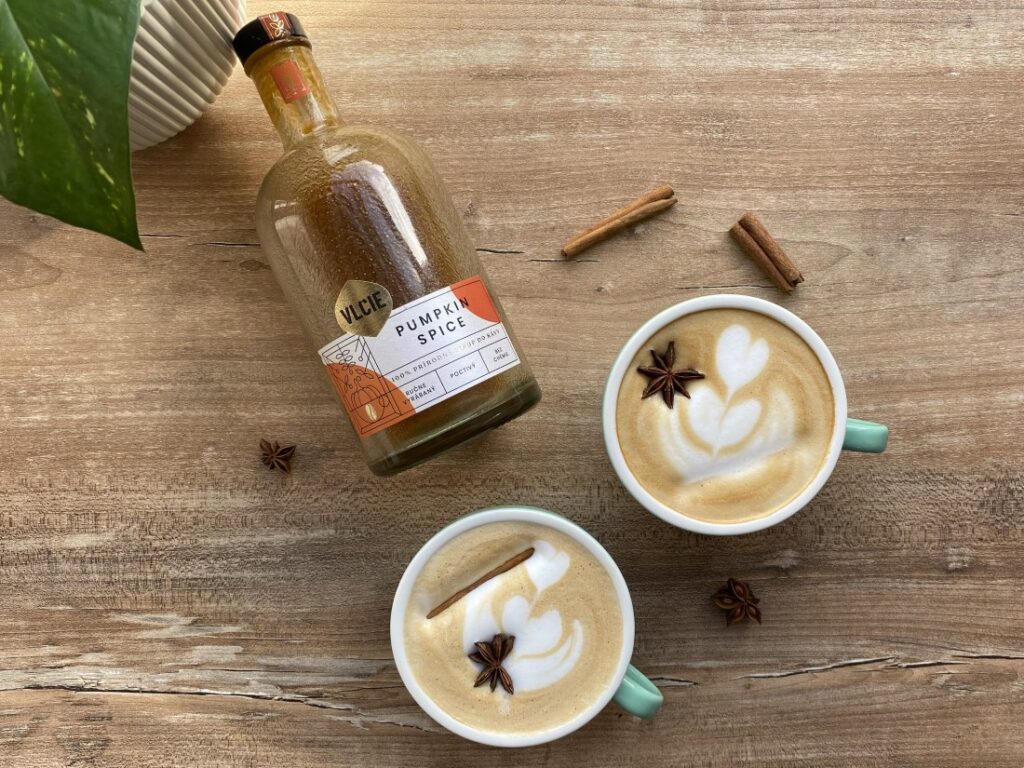 Pumpkin Spice Latte pripravené na kávovaroch DeLonghi