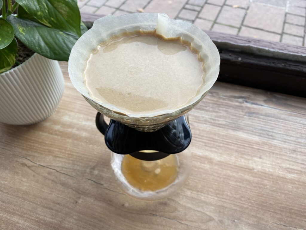 priehľadné škoricové latte - filtrovanie