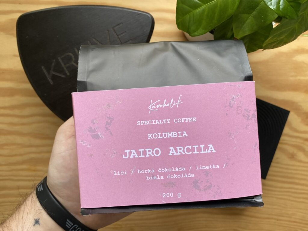 Kávoholik Kolumbia Jairo Arcila liči