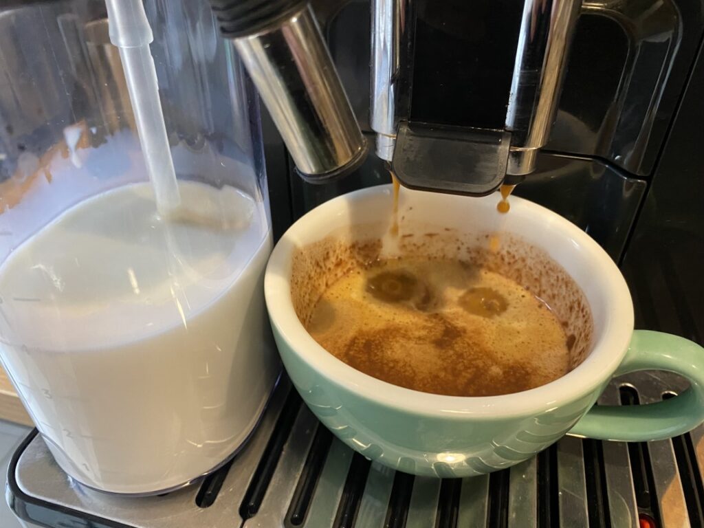 Nutellová káva - príprava cappuccina na DeLonghi Eletta Explore
