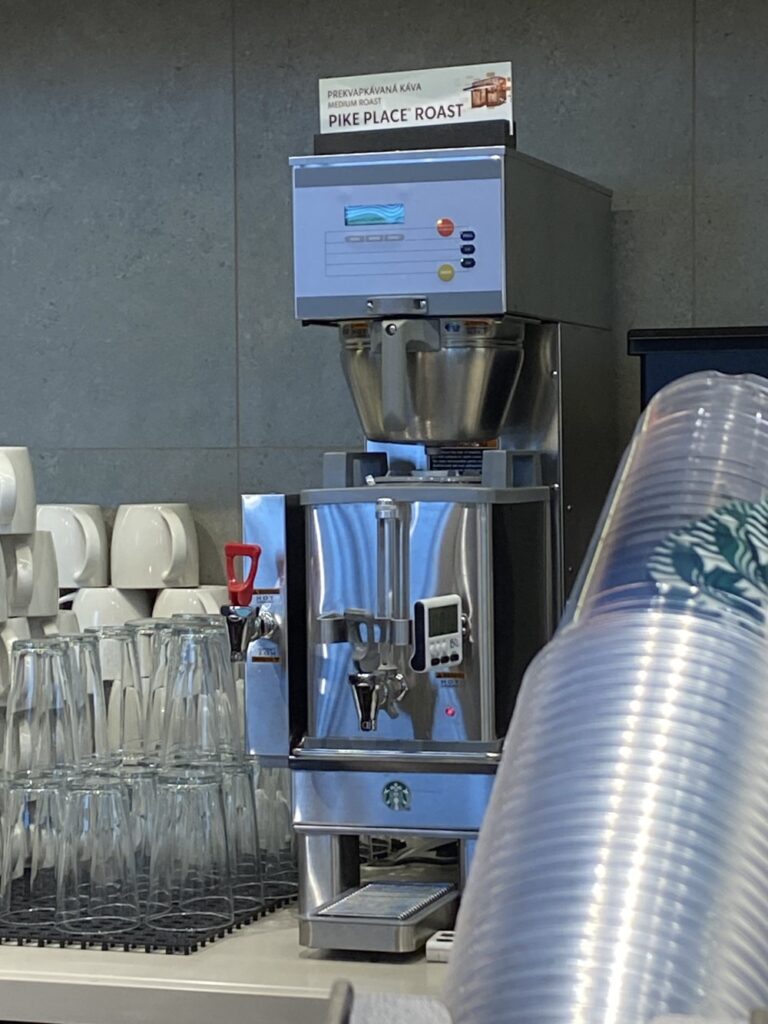 Starbucks - stroj na prekvapkávanú kávu - batch brew maker