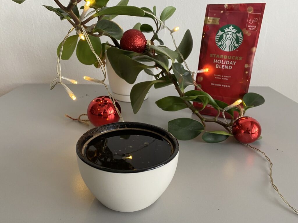 recenzia Starbucks Holiday Blend - cupping