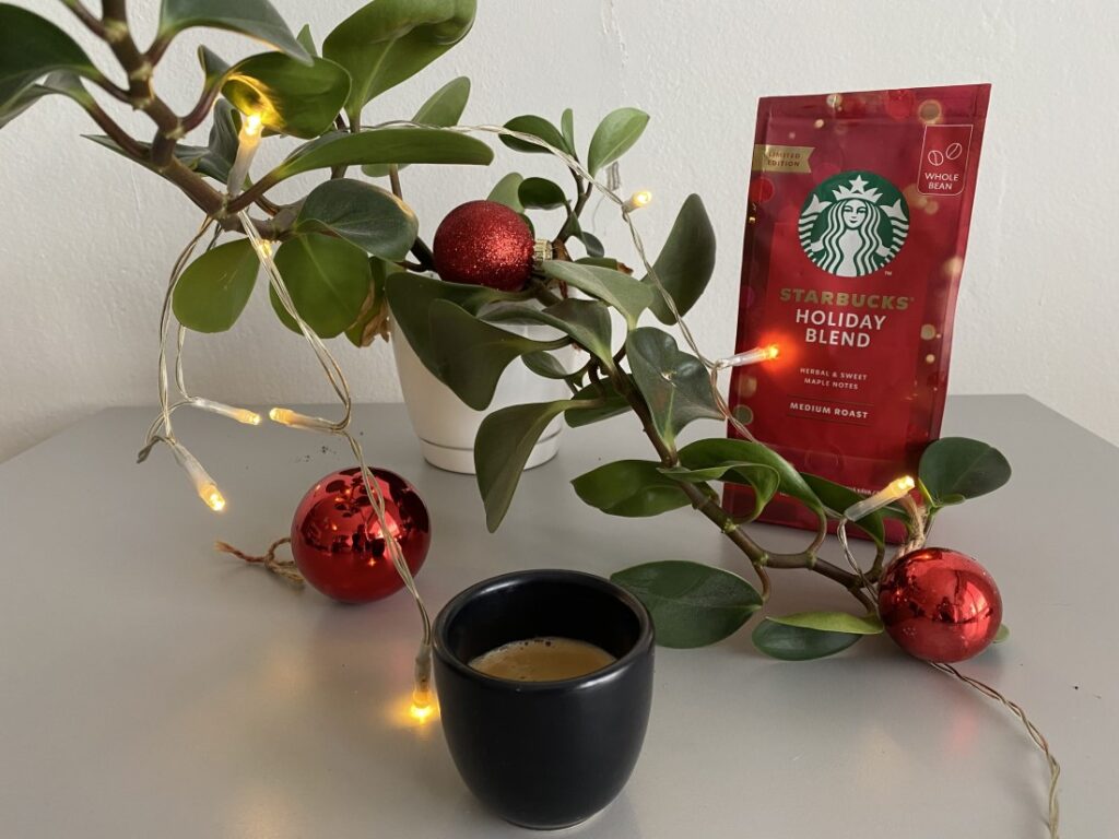 recenzia vianočnej kávy Starbucks Holiday Blend - espresso