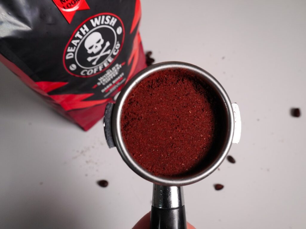 Death Wish Coffee - utampovaná káva v páke