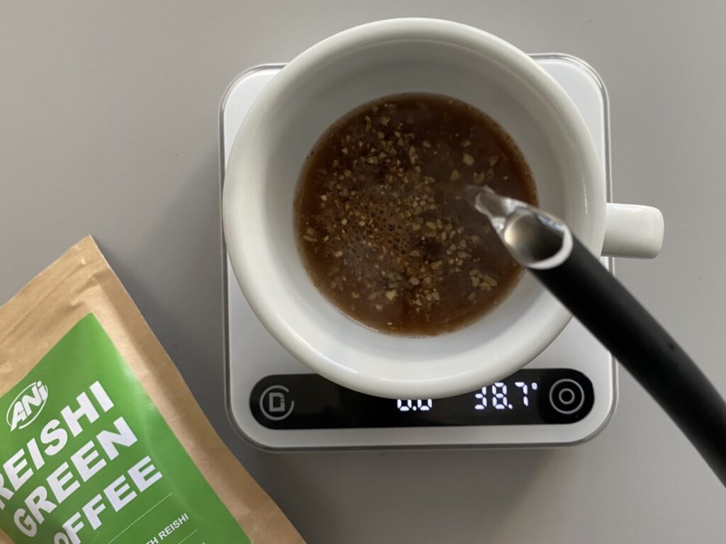 zelená káva s hubou reishi - zalievanie