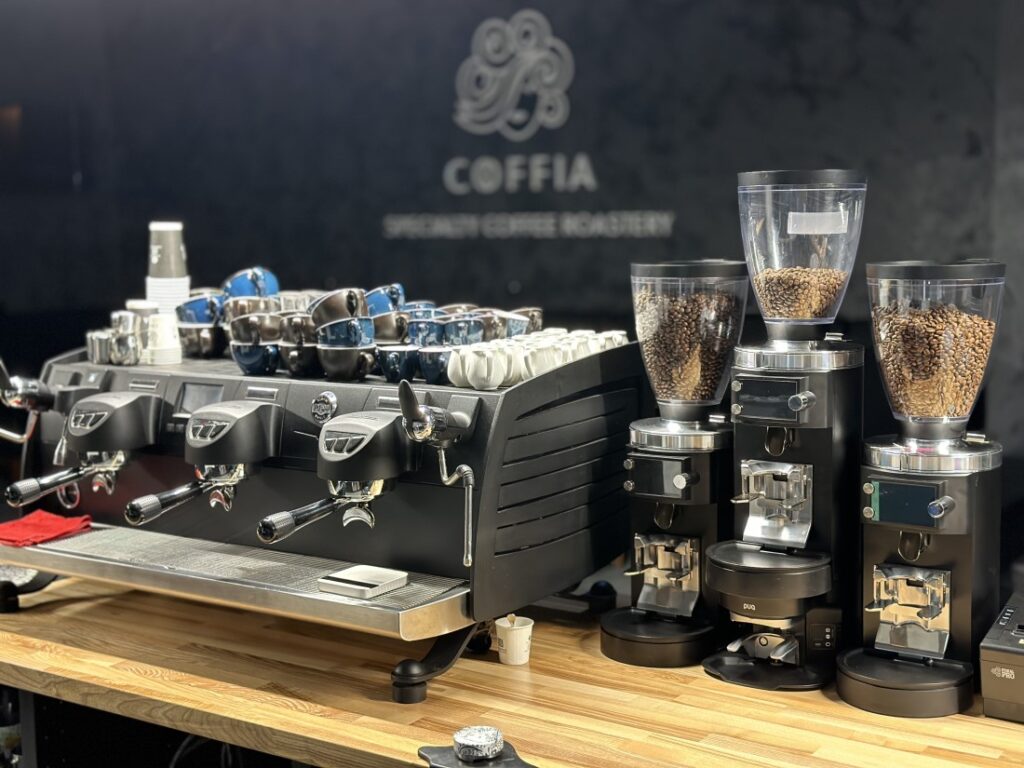 Coffia Cafe - kávovar a mlynčeky