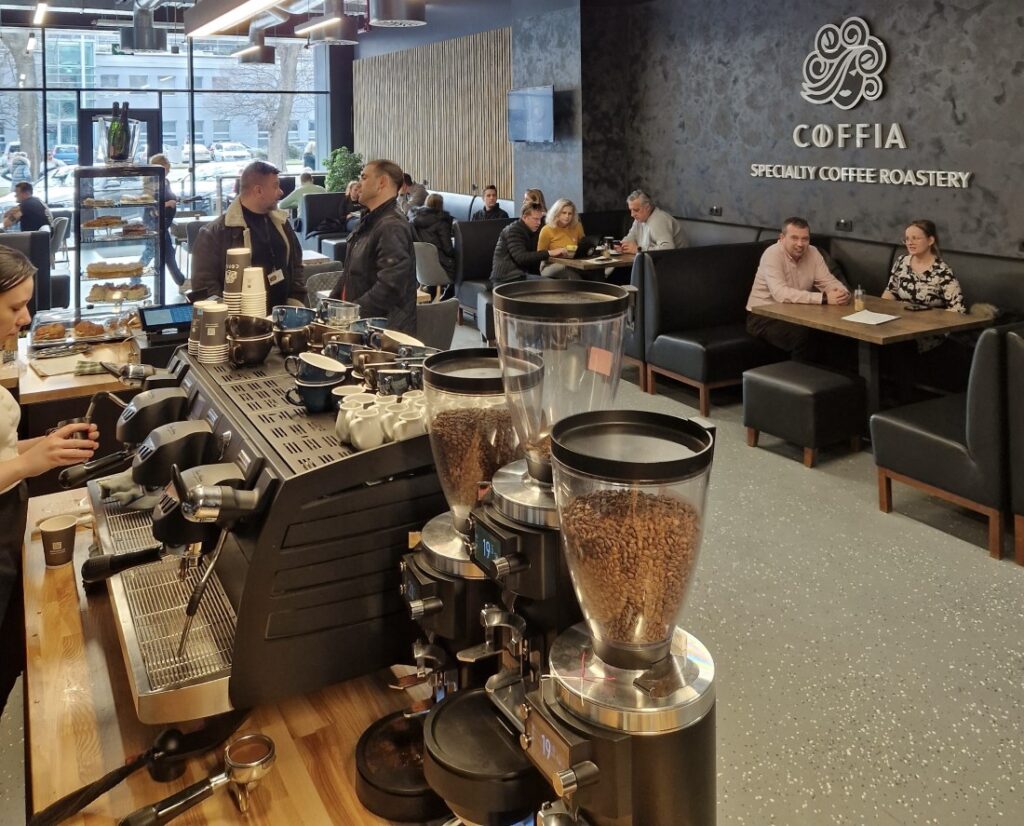 Coffia Cafe - pohľad spoza baru