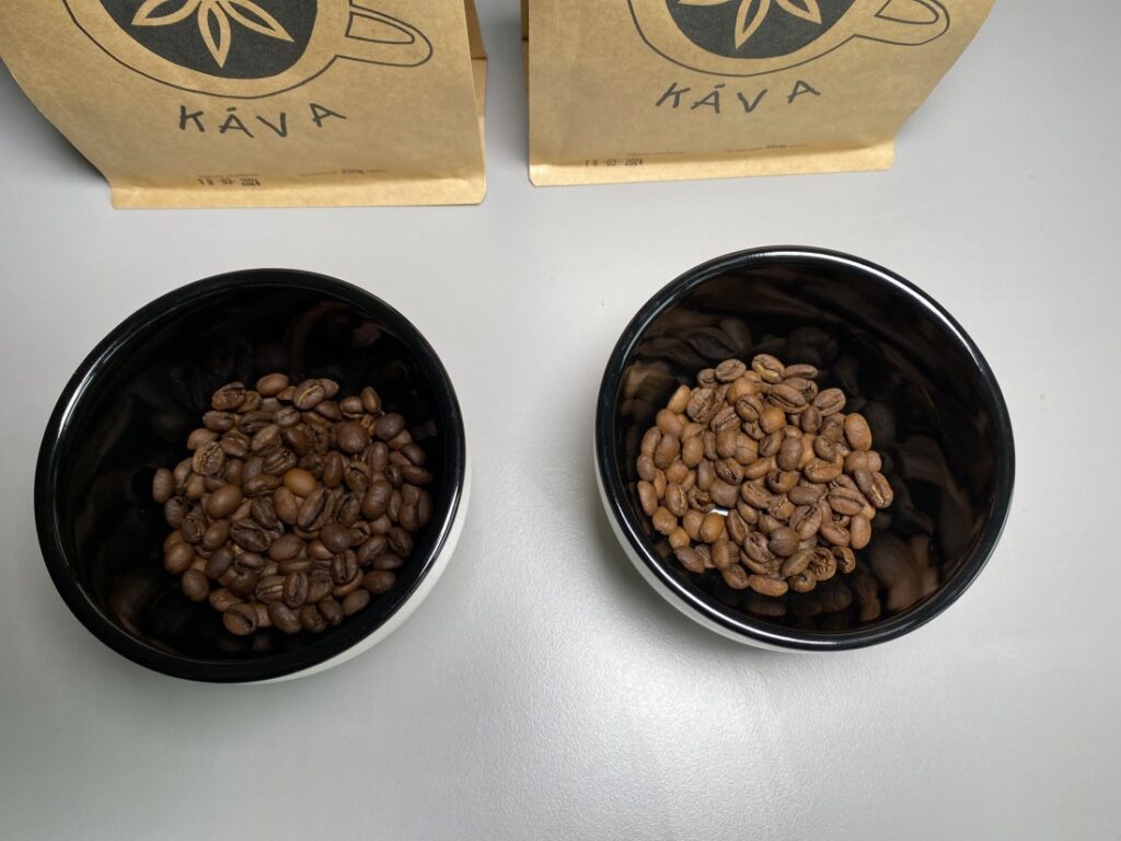 Etiópia Mundayo od Frišnej kávy - vľavo zrná na espresso, vpravo na filter