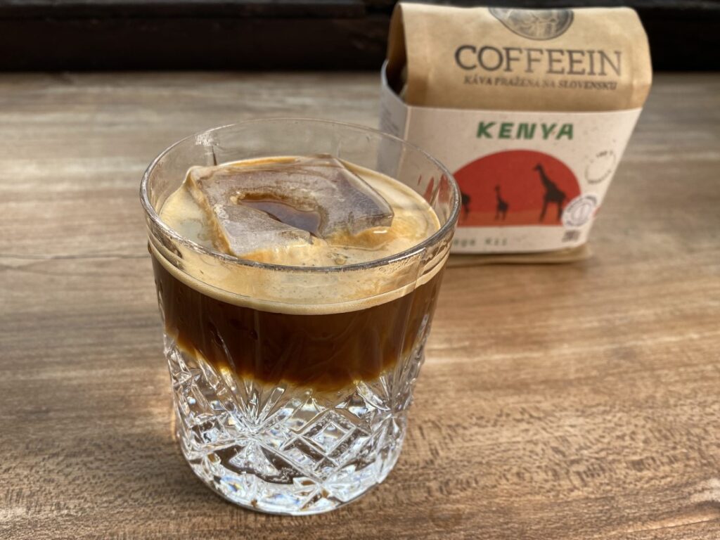 espresso tonic z kávy Kenya od Coffeeinu