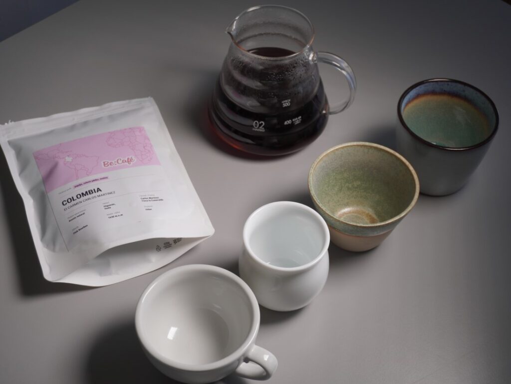 experiment - vplyv tvaru šálky na chuť kávy