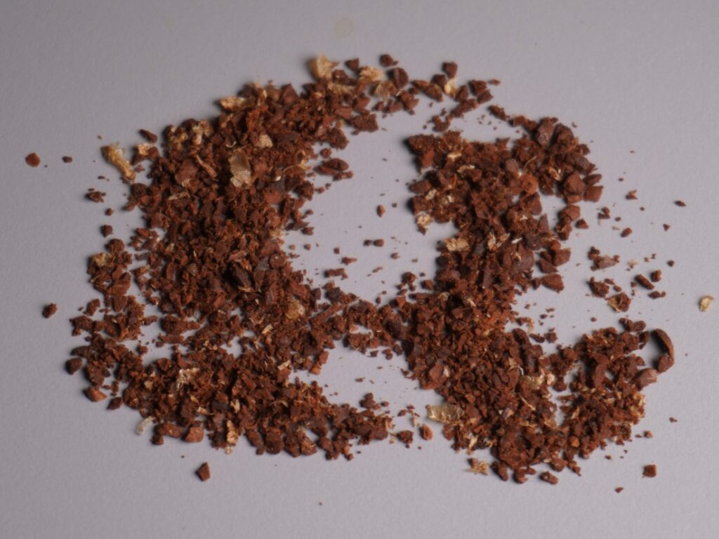 hrubé mletie používané pri príprave filtrovanej kávy