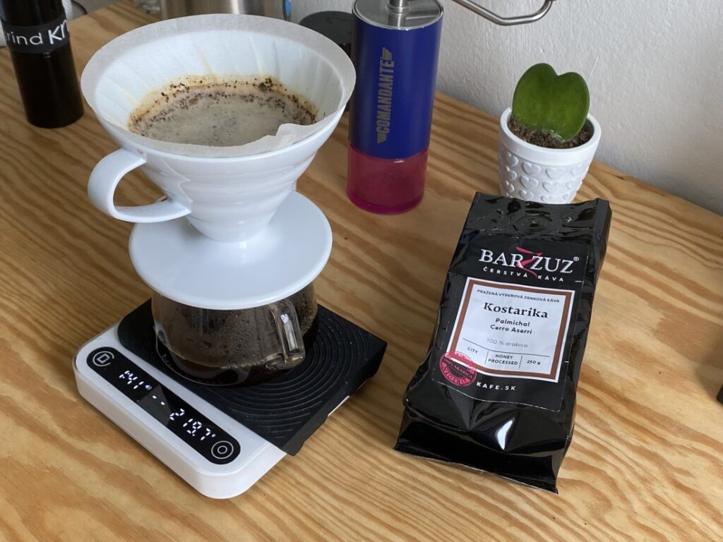 Barzzuz Kostarika Palmichal - príprava filtrovanej kávy