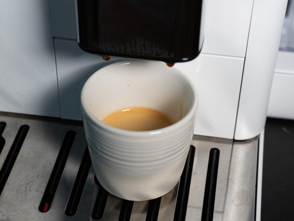 DeLonghi Rivelia - espresso - príprava