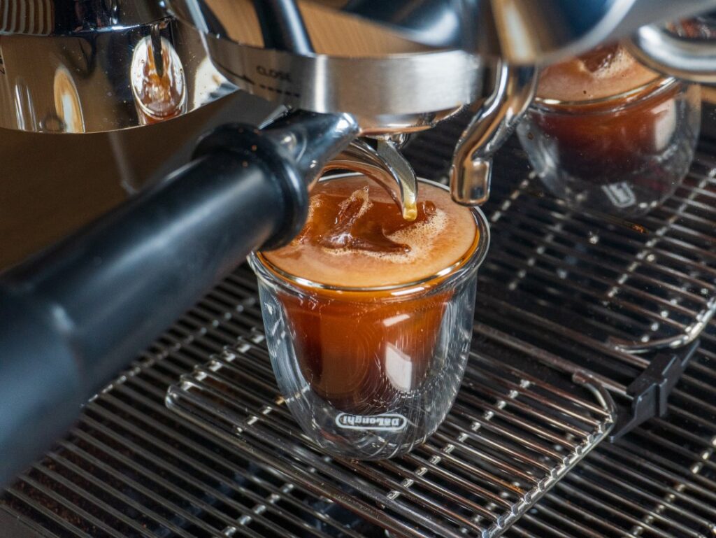 ľadové espresso pripravené na DeLonghi La Specialista Opera