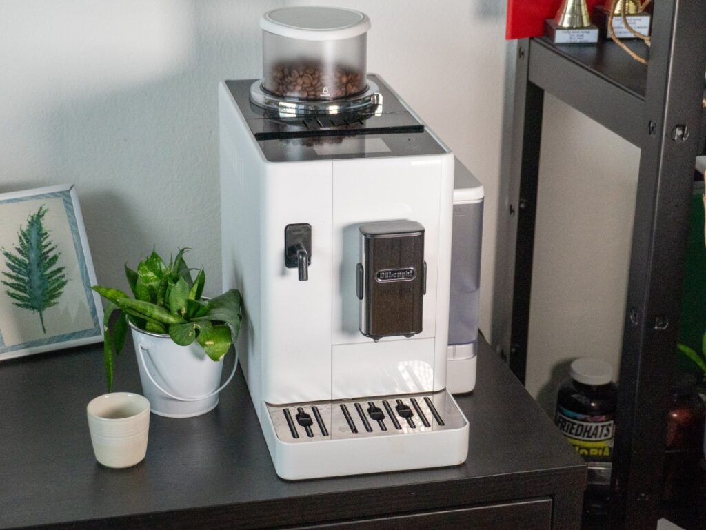 plnoautomatický kávovar - DeLonghi Rivelia