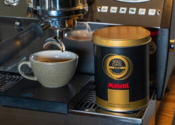 Musetti Gold Cuvée - príprava espressa na kávovare La Marzocco