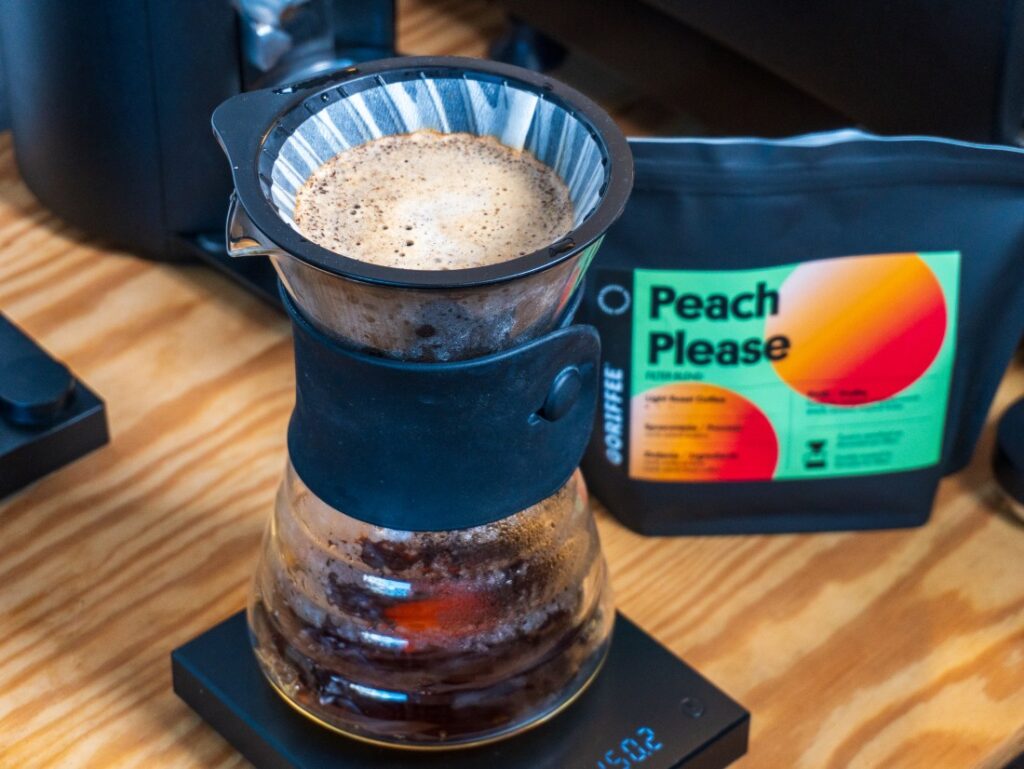 Peach Please od Goriffee - príprava filtrovanej kávy