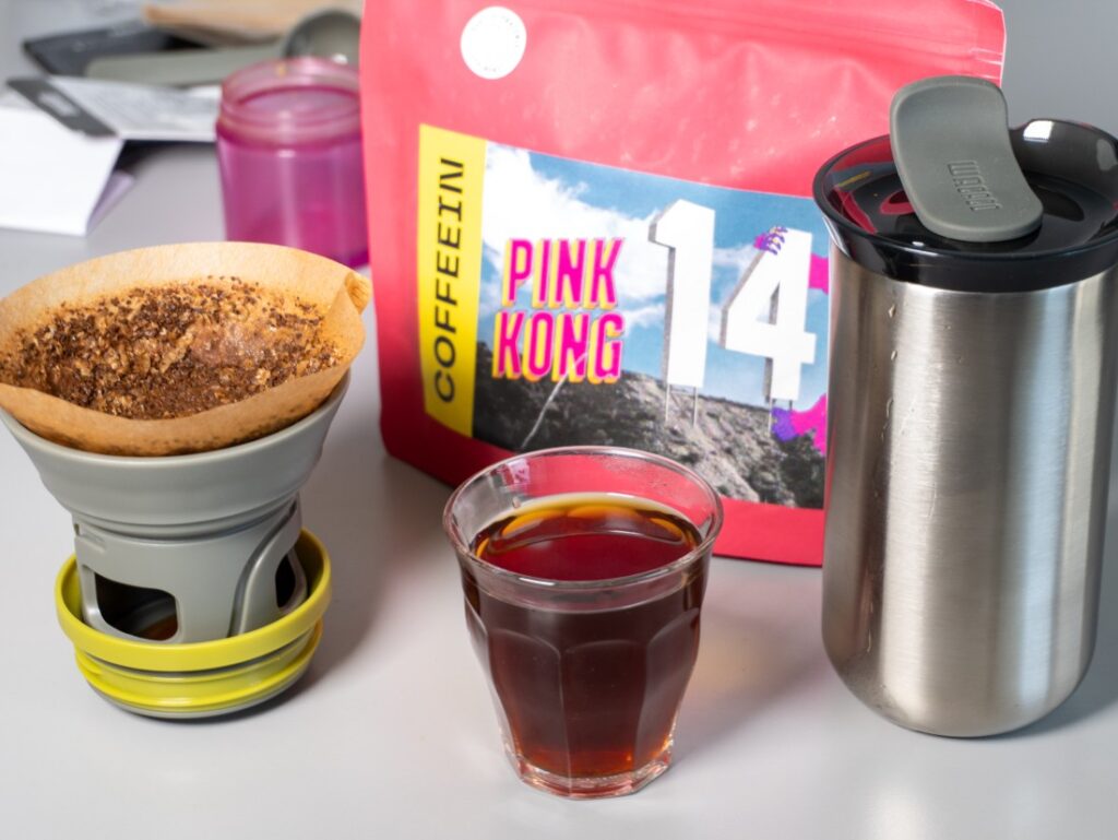cestovný kávovar Wacaco Cuppamoka - Pink Kong od Coffeeinu