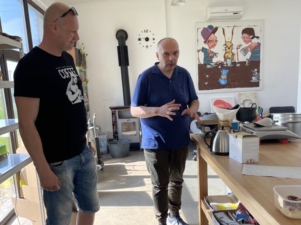 Ladislav Király a Valerian Hrala v pražiarni