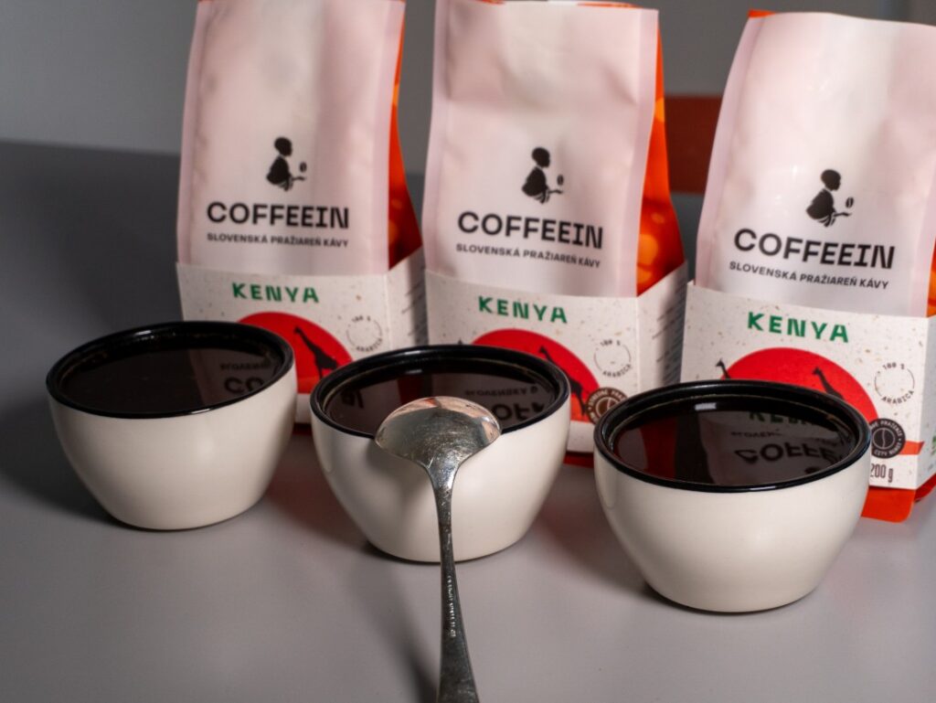 Kenya Kirinyaga Kii od COFFEEIN - tri praženia - ochutnávanie