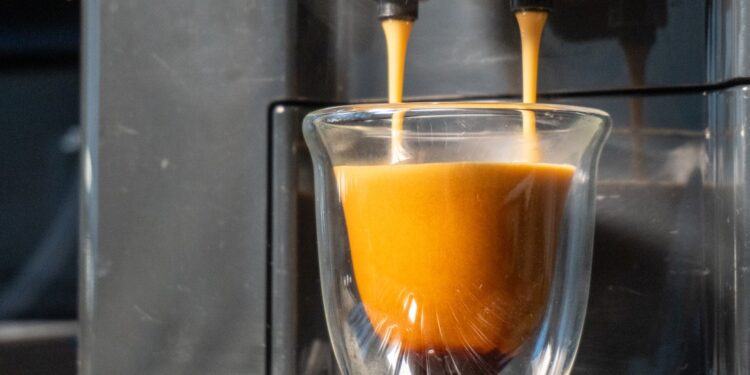 crema na espresse pripravenom na DeLonghi Eletta Explore