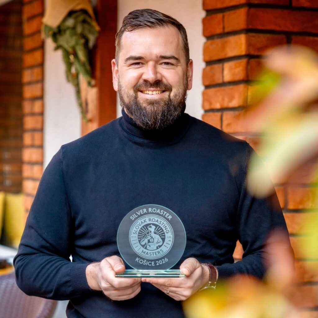 Peter Ruman s trofejou zo Slovak Roasting Masters 2026
