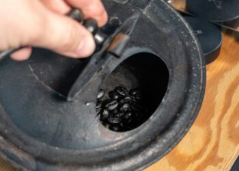 najtmavšie pražená káva v ručnej pražičke