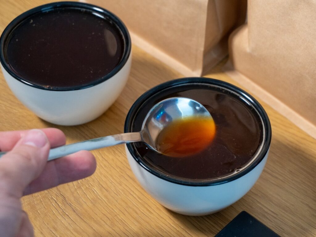 ochutnávanie kávy - cupping