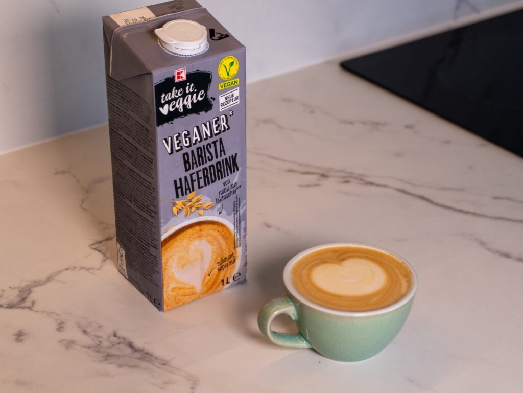 test alternatívnych baristických rastlinných mliek - Veganer Barista Haferdrink - cappuccino