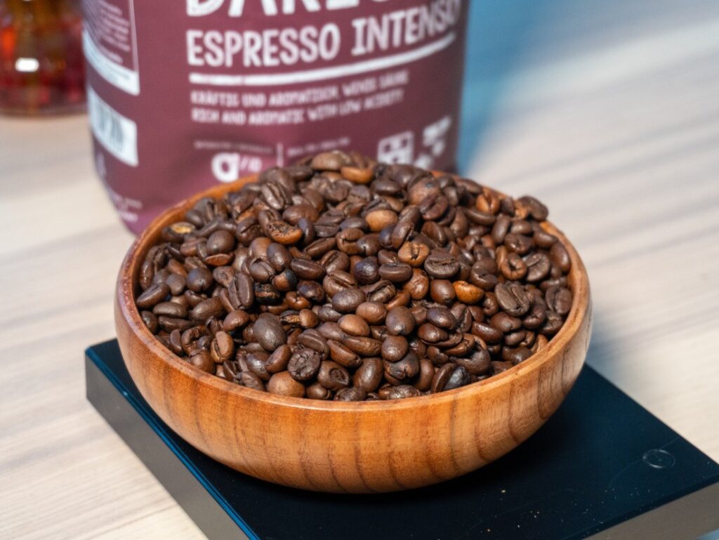 Dallmayr Home Barista Espresso Intenso - zrno v miske