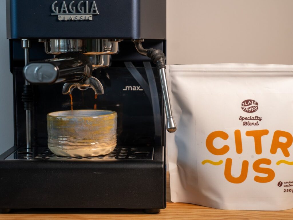 Zlaté Zrnko - Citrus - príprava espressa