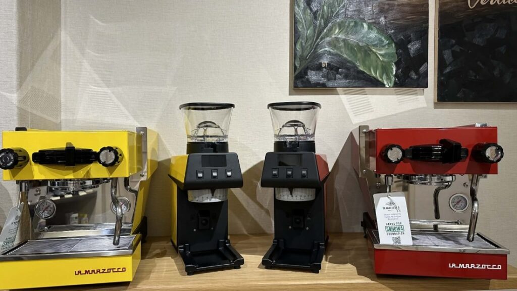 kávovary a mlynčeky La Marzocco