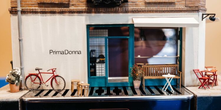 The Worlds Smallest Coffee Shop - DeLonghi