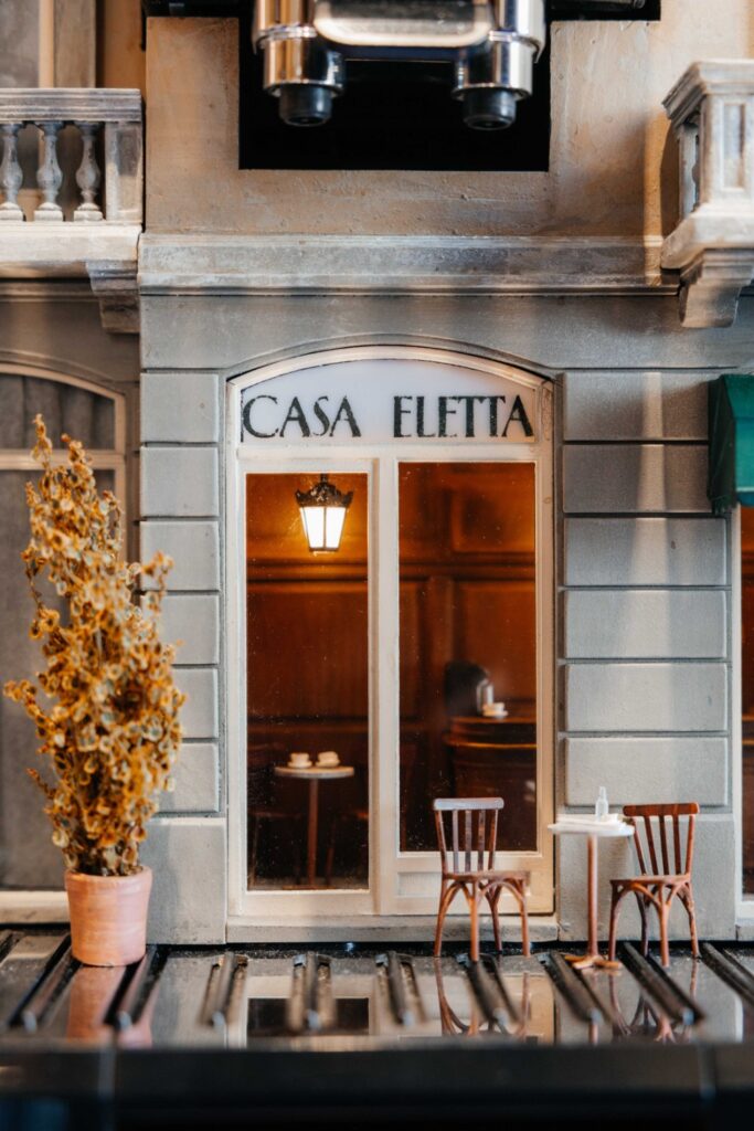 The Worlds Smallest Coffee Shop - DeLonghi - Casa Eletta
