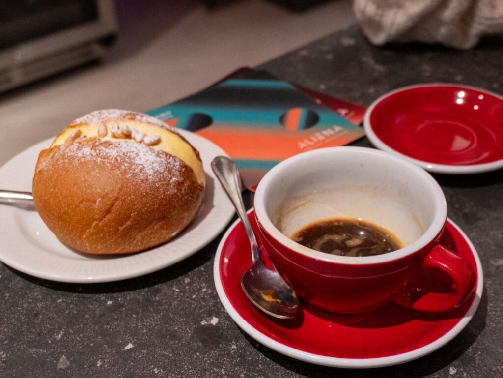 výberové kaviarne v Ríme - espresso a sladké pečivo