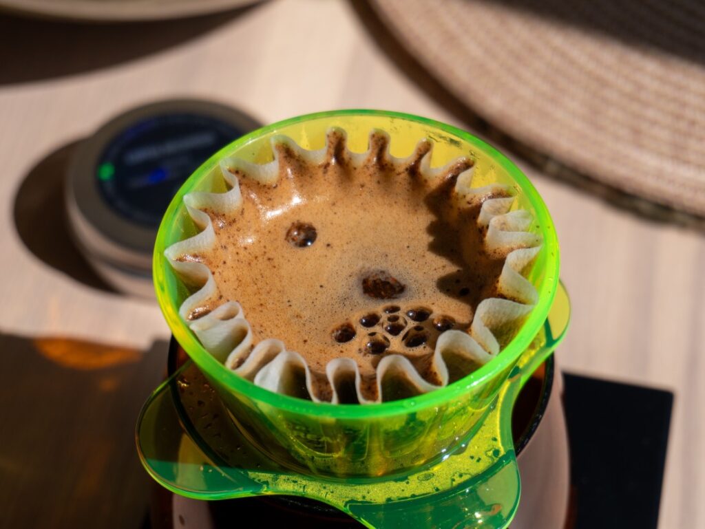 Coffea Racemosa od Ovni - príprava filtrovanej kávy