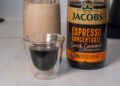 Jacobs Espresso Concentrate - rozrobený nápoj a čistý koncentrát